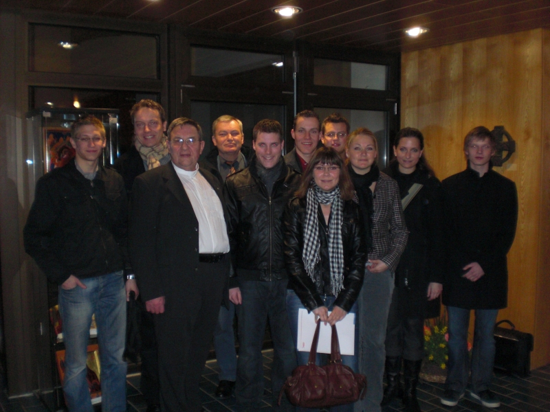 Prlat Franz Glaser mit der Ehinger JU-Truppe.